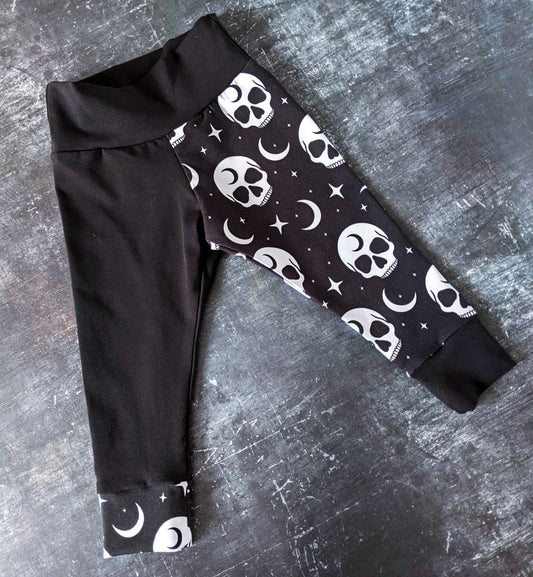 Premade 9-12m - Mono Moon Skulls Halfie Leggings